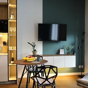 Zdziechowskiego With Parking And Ac, Mokotow Apartament
